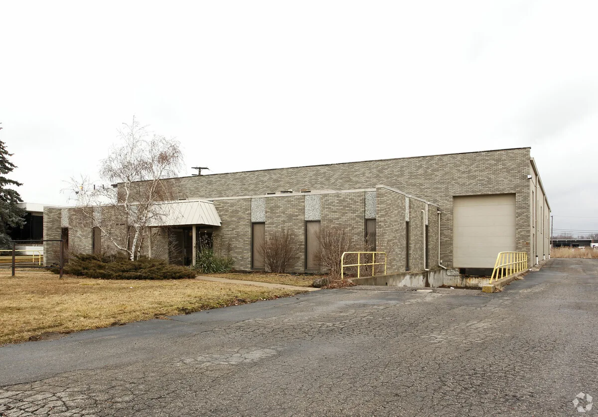Light industrial real estate investment in Troy MI